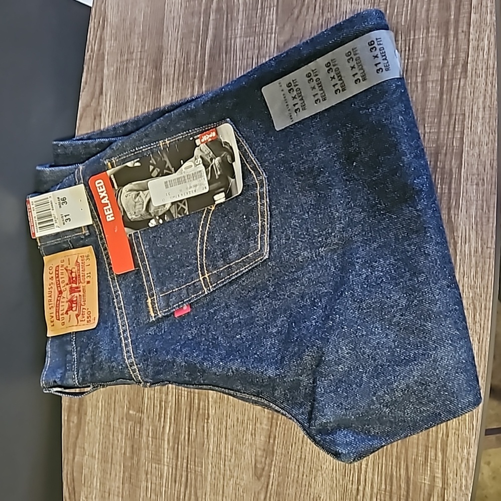 LEVI JEANS
